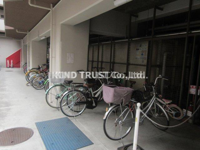 岡本ビルの駐車場|駐車場があるので、車を買う予定の方も安心です