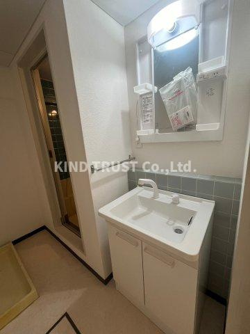 岡本ビルの洗面所|スペースが確保できる洗面所です