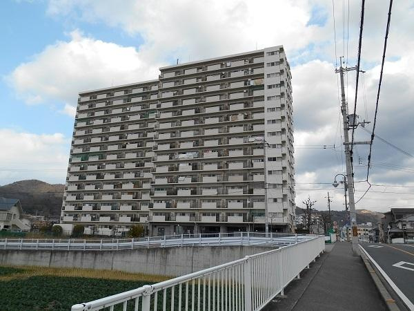 水鉄ガーデンパレス岩出の外観