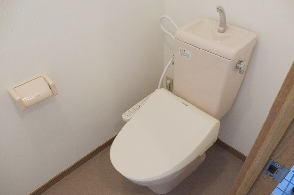 コーポラス青柳のトイレ|落ち着いたトイレです