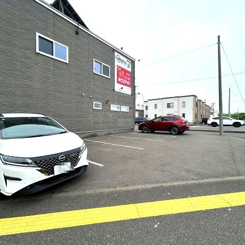 デリス・メゾン中島の駐車場