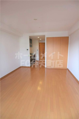 【居間・リビング】 | リーガル弁天町Ⅱ | ゆったり過ごせる居間です