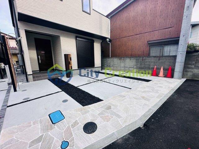 藤沢市鵠沼桜が岡　新築戸建て（藤沢駅徒歩15分）の駐車場