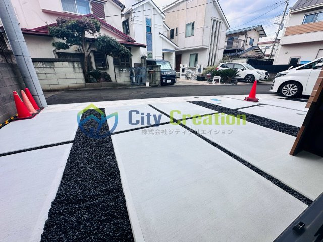 藤沢市鵠沼桜が岡　新築戸建て（藤沢駅徒歩15分）の駐車場