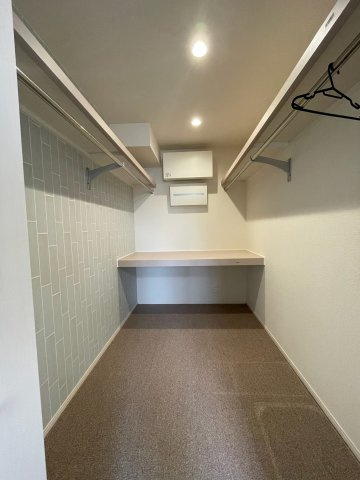 西舞子１丁目戸建の収納