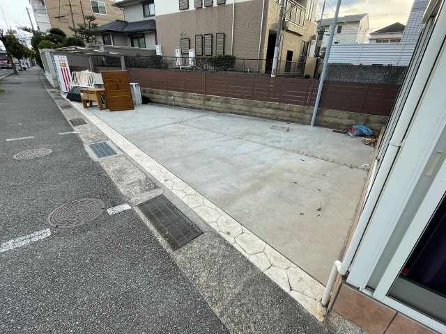 西舞子１丁目戸建の駐車場