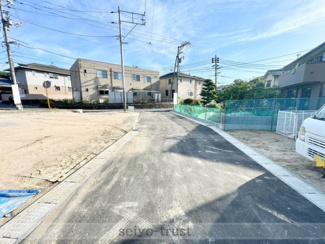 【前面道路含む現地写真】