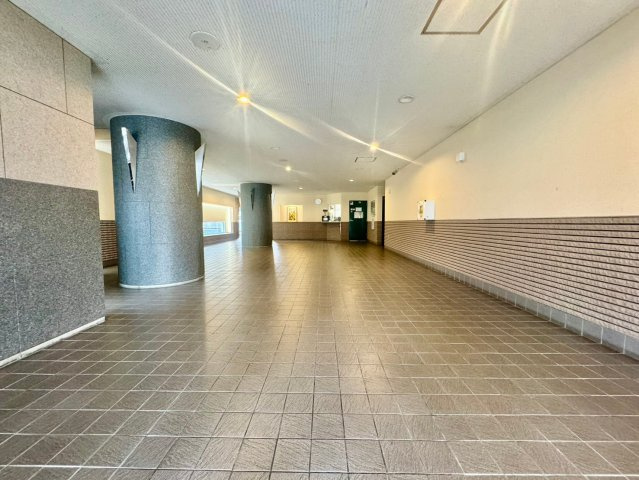 四条畷ロイヤルマンション　中古マンションのエントランス