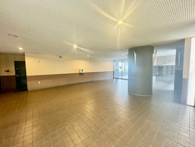 四条畷ロイヤルマンション　中古マンションのエントランス