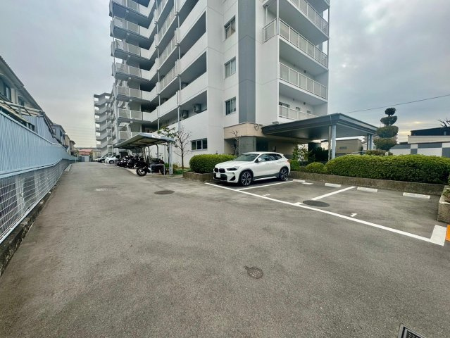 四条畷ロイヤルマンション　中古マンションの駐車場