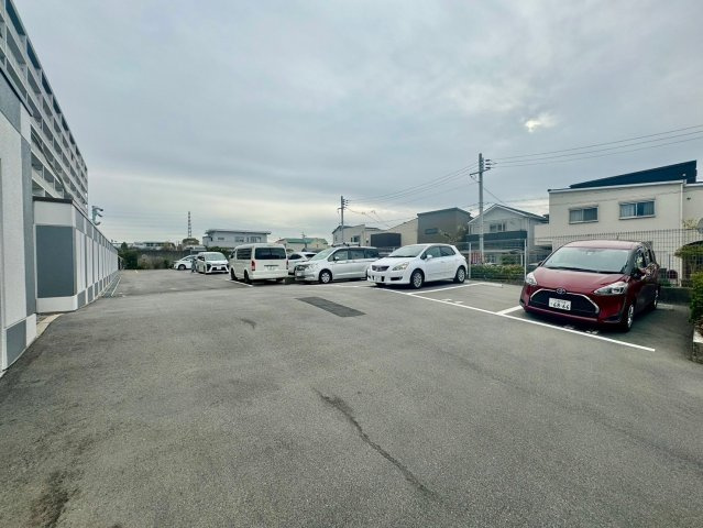 四条畷ロイヤルマンション　中古マンションの駐車場