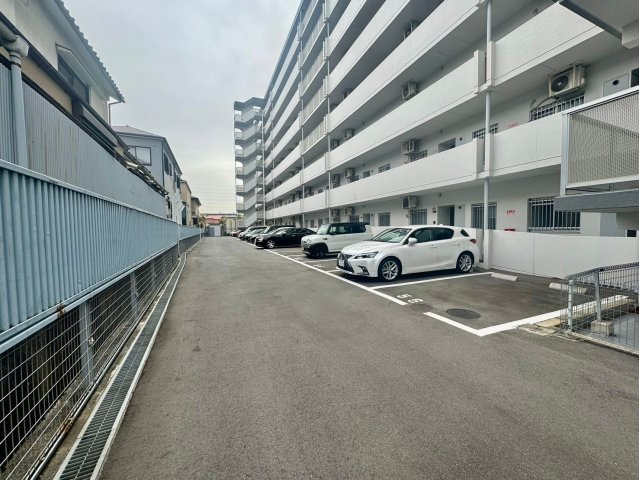 四条畷ロイヤルマンション　中古マンションの駐車場