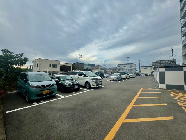 四条畷ロイヤルマンション　中古マンションの駐車場