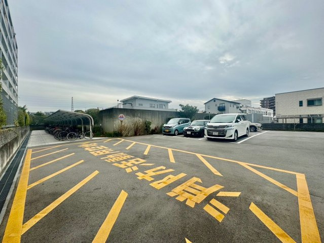 四条畷ロイヤルマンション　中古マンションの駐車場