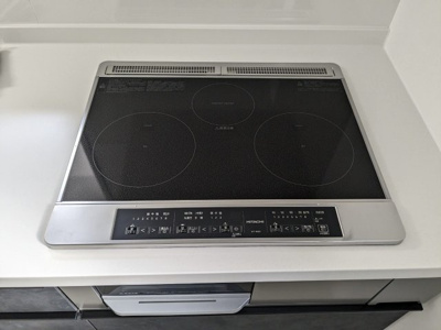 【キッチン】 | 大東市三箇１丁目新築戸建 | 安全性の高いIHコンロ。お手入れのしやすさからも人気な設備です。