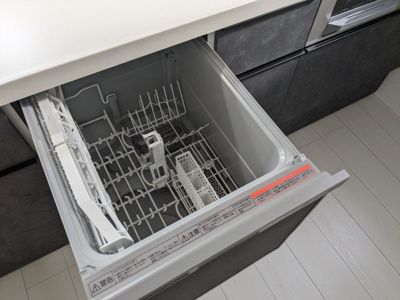 【キッチン】 | 大東市三箇１丁目新築戸建 | 家事の時短に役立つ食洗機も完備！