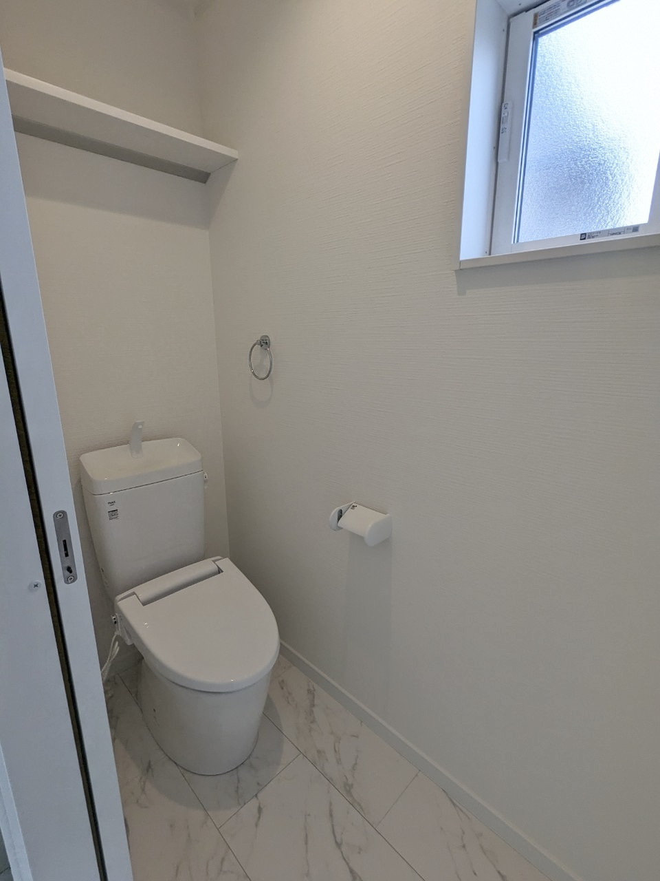 大東市三箇１丁目新築戸建のトイレ|シンプルな2階のトイレです。