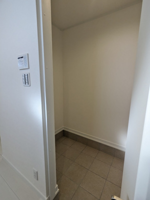 【収納】 | 大東市三箇１丁目新築戸建 | 充実の収納力、シューズインクロークです。