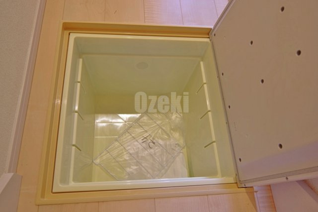 リーブルファイン袋山の収納|玄関入ってすぐ床下収納があります♪