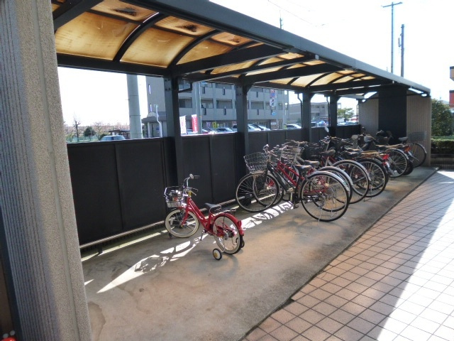 倉敷市宮前の賃貸マンションのその他共用部分|自転車置き場