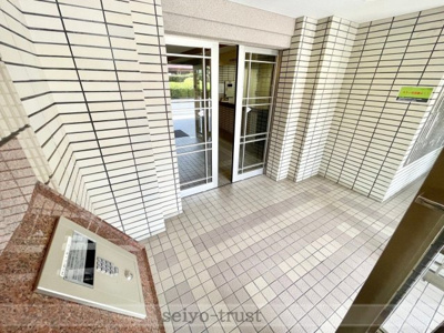 【エントランス】 | ロイヤルシャトー井口