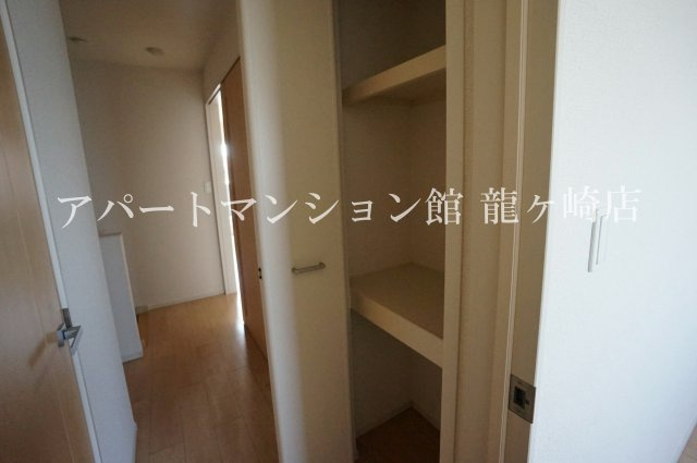 エムズ　サニーガーデンⅩⅥの収納