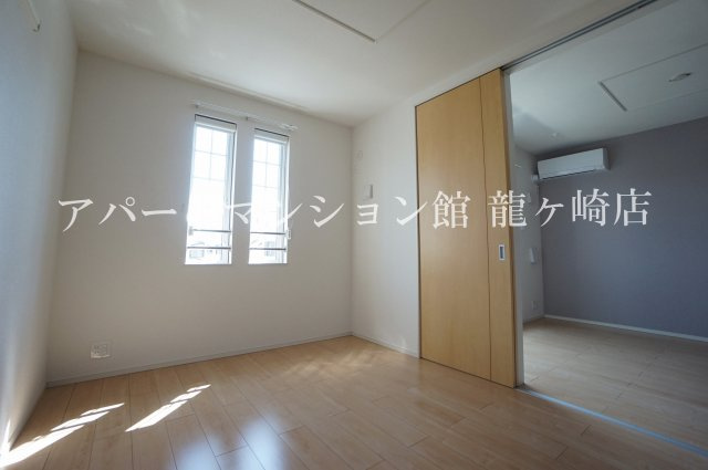 エムズ　サニーガーデンⅩⅥの寝室