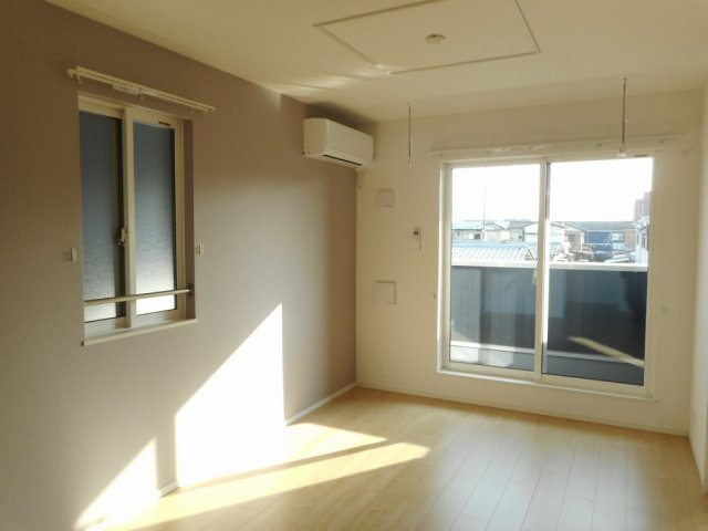 エムズ　サニーガーデンⅩⅥの居間・リビング