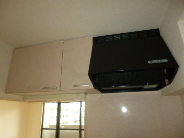サンパレス幸町のキッチン|上部収納