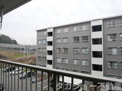 【展望】 | 袖ヶ浦シーハイツ　B号棟 | 目の前はA棟になります。
陽当り良好です。