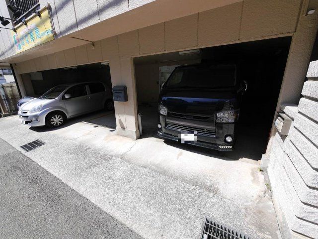 名倉町２丁目戸建の駐車場|◆1台付♪