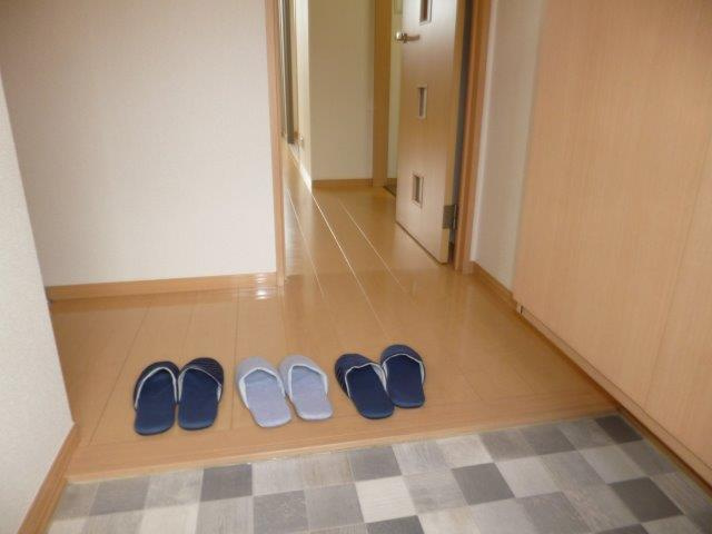 ソレイユ水江の玄関