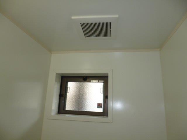 ソレイユ水江の浴室|浴室窓・換気扇