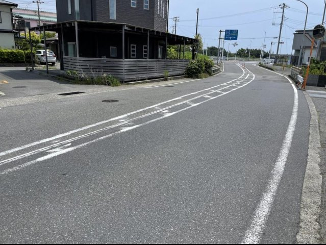 平塚市唐ケ原　オーシャンビューの大型リゾート住宅の前面道路含む現地写真