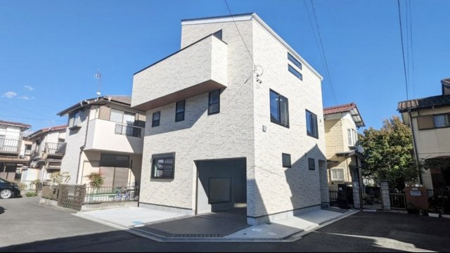 平塚市徳延　大型ガレージ付き邸宅の外観