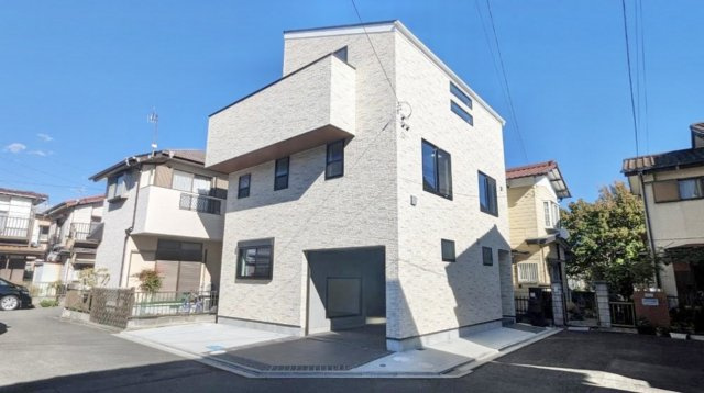 平塚市徳延　大型ガレージ付き邸宅の外観
