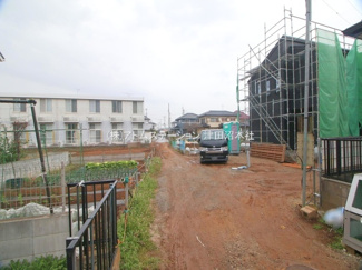 【前面道路含む現地写真】