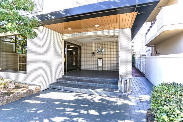 グリーンパーク西葛西　5階　68.16㎡　リ　ノベーション済のエントランス