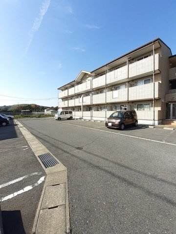 【駐車場】 | レジデンスひらお | 駐車場に車を止められます