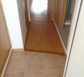 【玄関】 | レジデンスひらお | 明るい玄関です