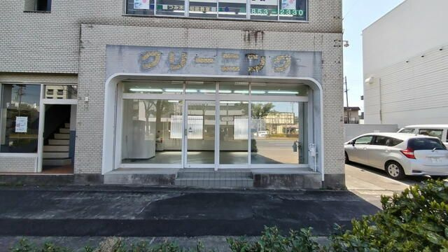翠明ビルの外観