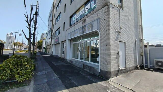 翠明ビルの外観