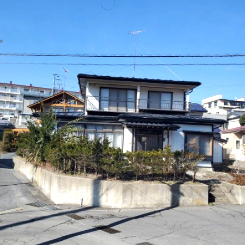 八戸市大字田面木字松長根の駐車場