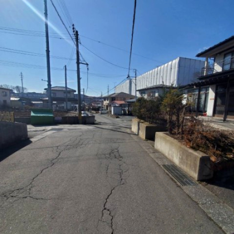 八戸市大字田面木字松長根の前面道路含む現地写真