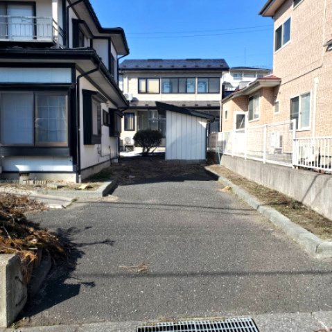 八戸市大字田面木字松長根の駐車場