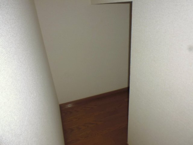 岡山市南区彦崎のアパートの収納