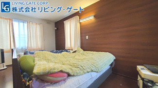 【洋室】 | 南アルプス市在家塚 Ｈ24年セキスイハイム施工 オール電化中古 | 2階主寝室は8.2帖　アクセントクロスがおしゃれなお部屋です。