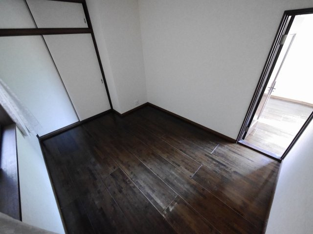 禅昌寺ガレージ・倉庫付戸建の洋室