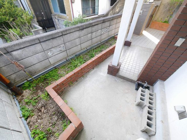 禅昌寺ガレージ・倉庫付戸建の庭