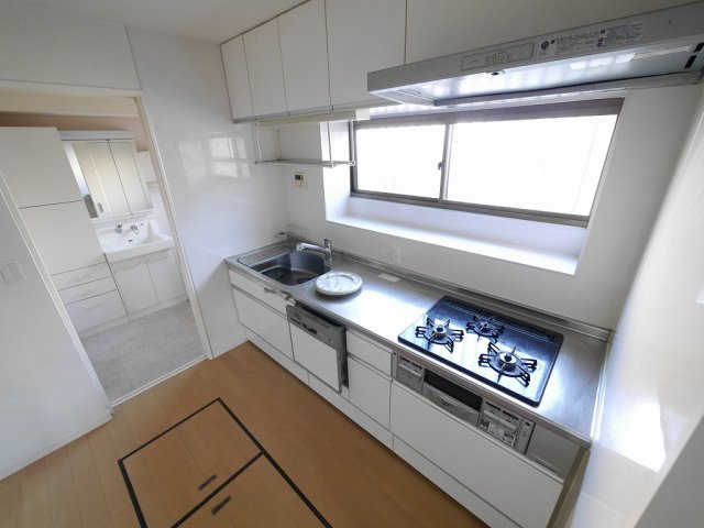禅昌寺ガレージ・倉庫付戸建のキッチン